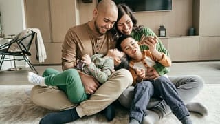 parents playing with kids on floor URlgKKZ.width .jpg