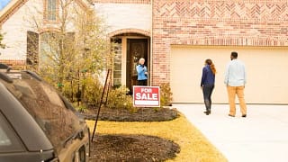 couple meeting realtor at house KOJKnfR.width .jpg