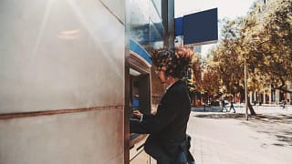 Man at atm hgCwpf.width .jpg