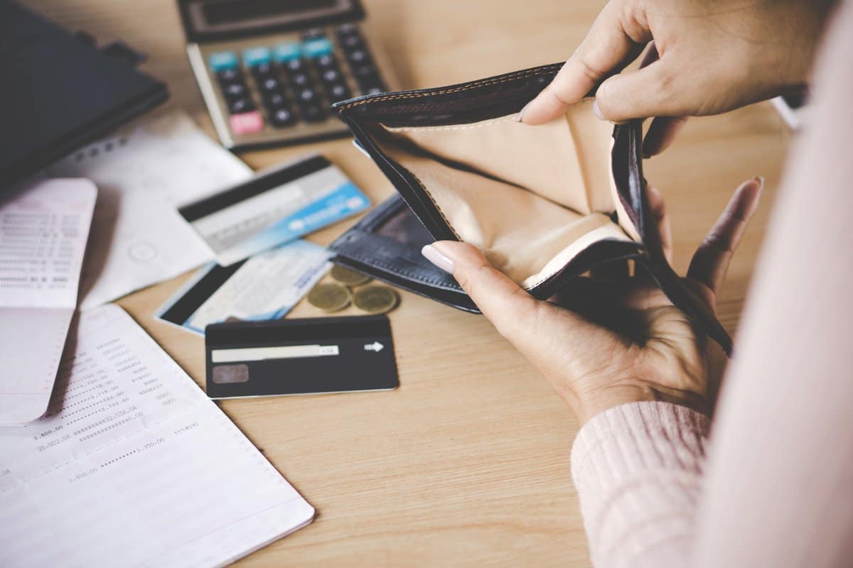 3 Reasons Americans Can’t Stop Living Paycheck to Paycheck in 2026