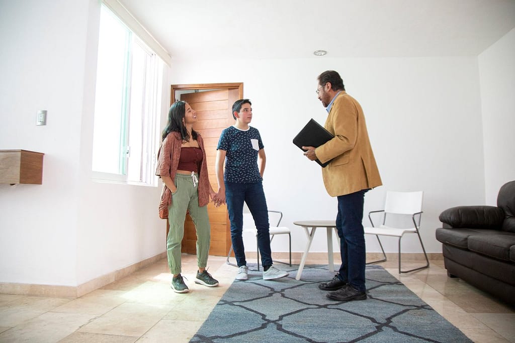 two people in living room with realtor DWhvec.width