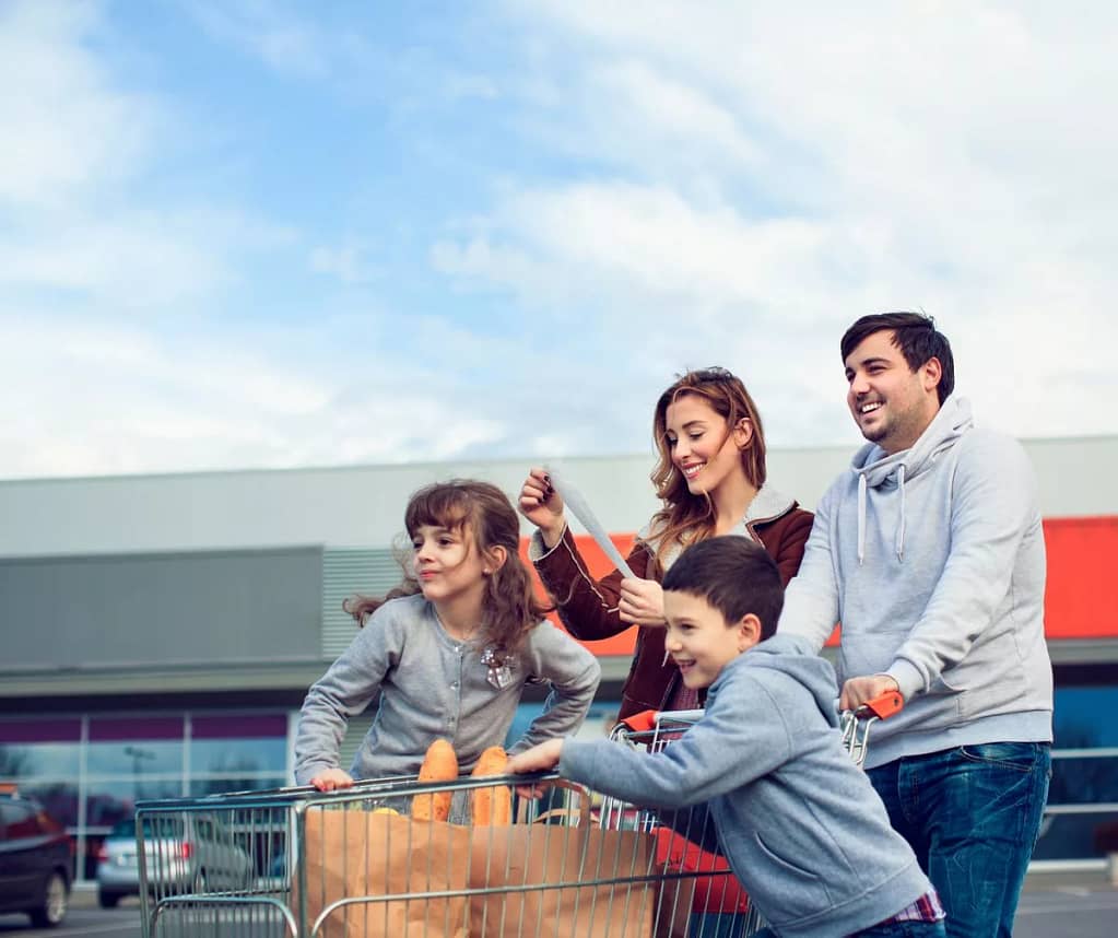 family grocery shopping trip qCcWbN.width .jpg