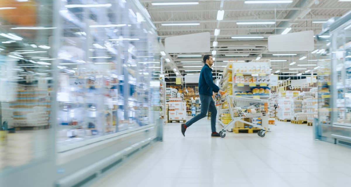 man shopping at grocery warehouse store nx.width