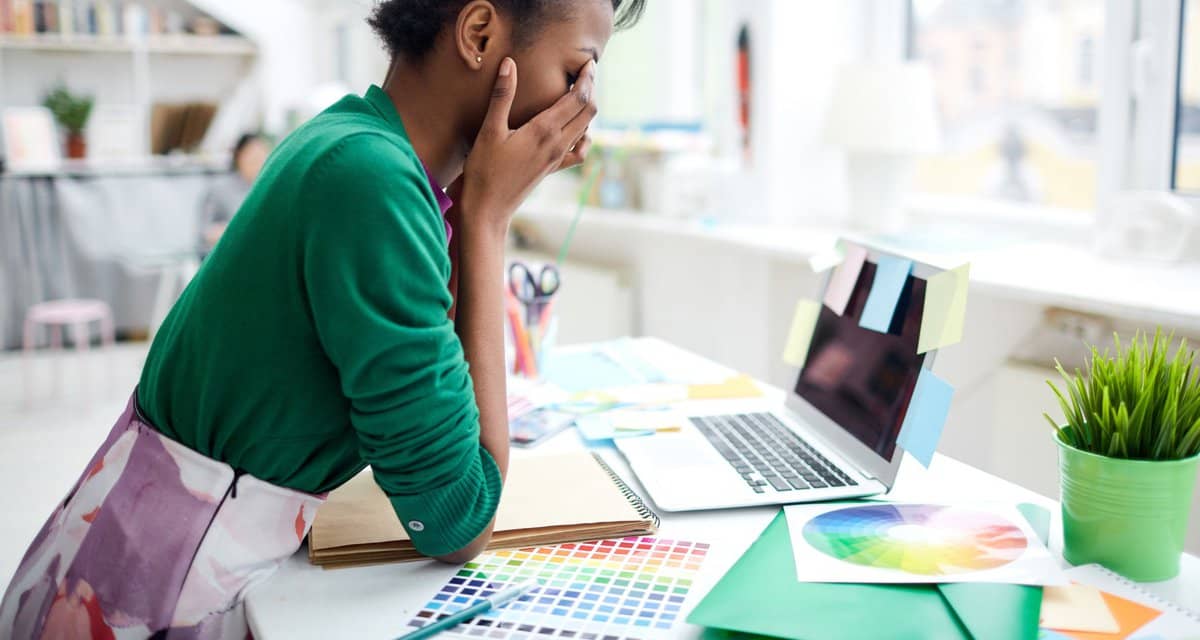 stressed young woman sitting at desk in front.width XQyxeQY.jpg