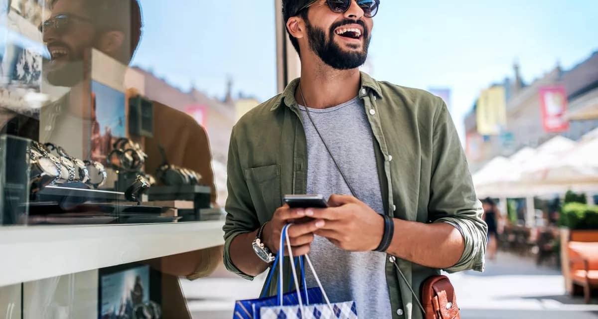 person with shopping bag outisde jewelry stor.width dpprV.jpg