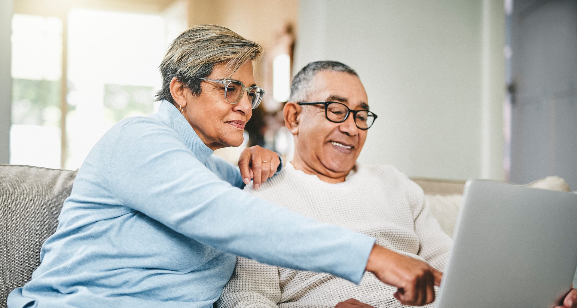 two people at a laptop gettyimages .jpg