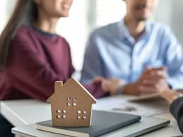 couple and small house skkRcg.width .jpg