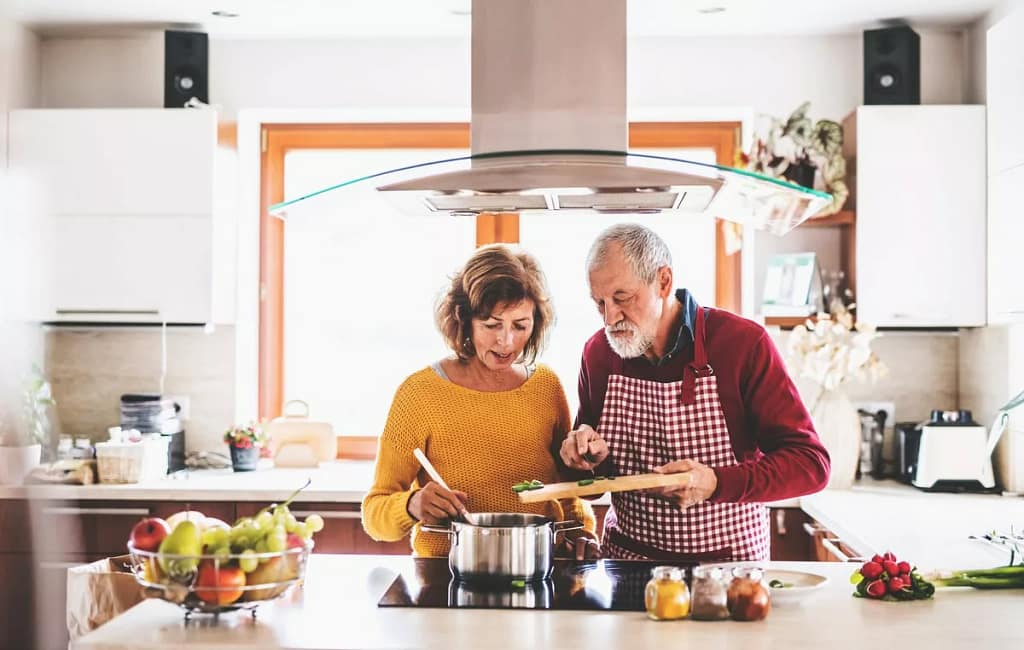 Older couple cooking at home DoPczm.width .jpg