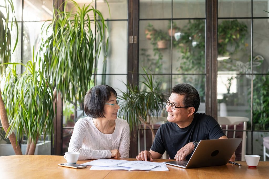 Older couple look over their investment portf.width yUHyEz.jpg