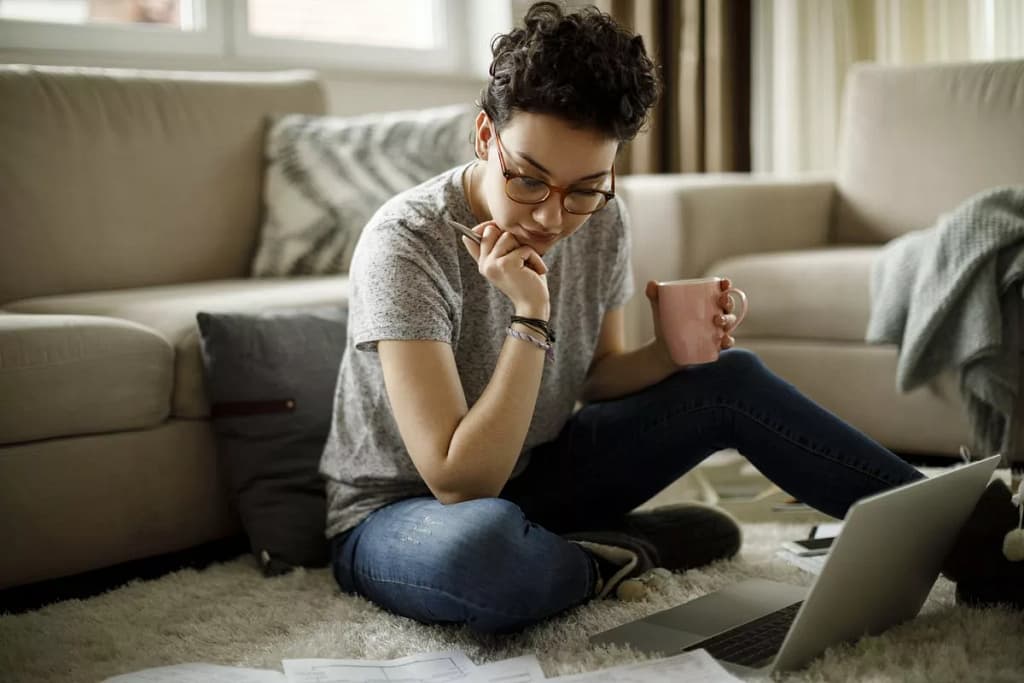 young woman on floor with laptop FoAMBbr.width .jpg