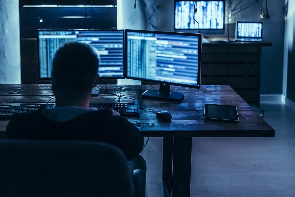 Man using high tech computer system in dimly .width LdVfZ.jpg