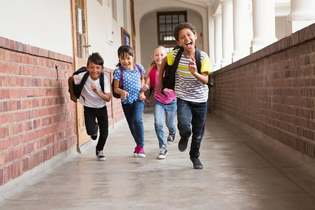 Back to school Kids running YArXLtQ.width .jpg