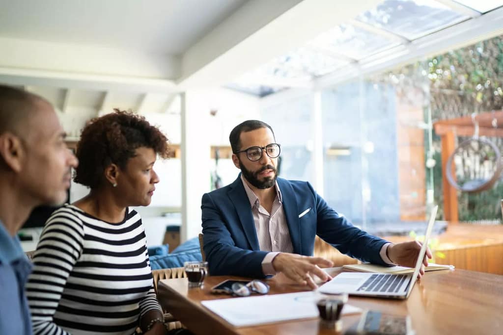 Couple speaking with professional male who sh.width cYWXh.jpg