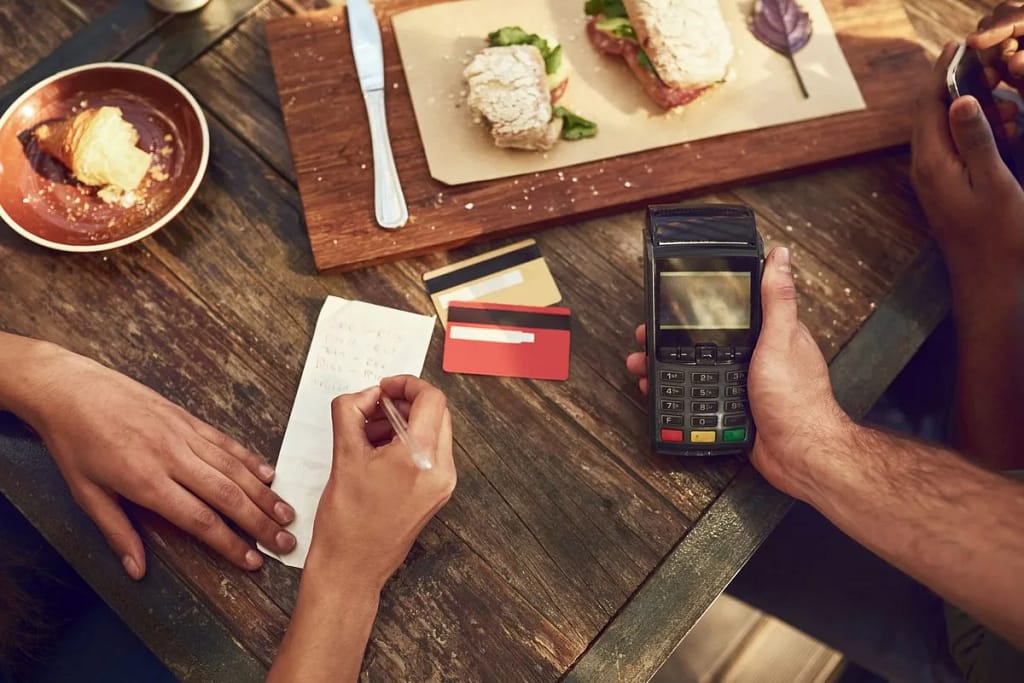 restaurant meal and credit card payment VhDt.width .jpg