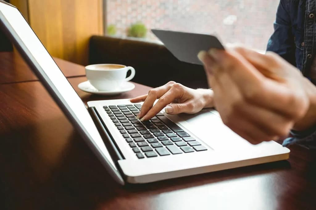 credit card online shopping nDkjBb.width .jpg