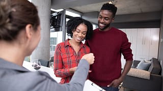Happy couple receiving keys to their new home.width hGAJYDz.jpg