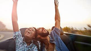 Couple enjoying a road trip DjdDStS.width .jpg