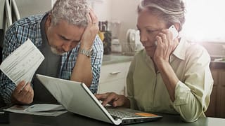 Worried looking mature couple with documents .width CCbZqgy.jpg