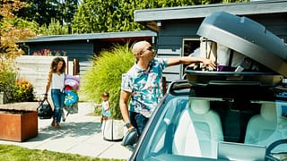 family loading car for roadtrip pysOXQH.width .jpg