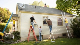 people painting house IPqqtu.width .jpg