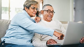 two people at a laptop gettyimages .jpg