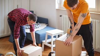 two men packing boxes oZoeA.width .jpg