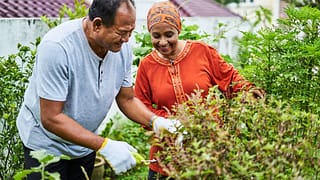 two people gardening HVXRcA.width .jpg