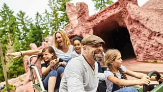 Family on amusement park ride lmfiVI.width .jpg