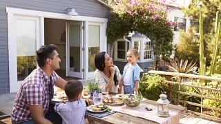 Happy family in backyard FFqFxYU.width .jpg