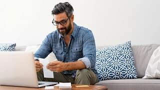 Man paying bills oNYYcl.width .jpg