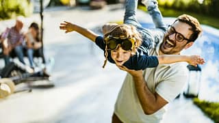 dad holding son in air oQsvE.width .jpg