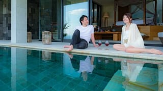 man and woman luxury hotel pool zNpdof.width .jpg