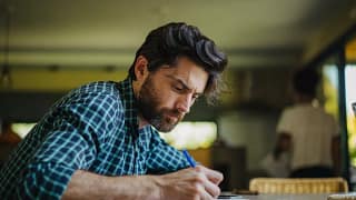 person writing letter wLKZjKy.width .jpg