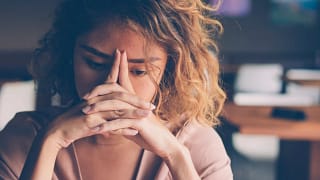 Stressed young woman MFpaWjw.width .jpg