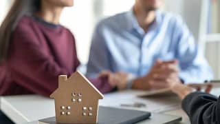 couple and small house skkRcg.width .jpg