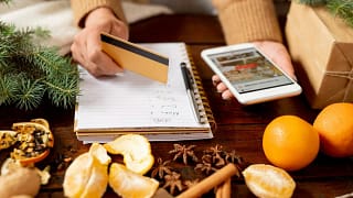 Gift list credit card phone holidays NglzsqW.width .jpg