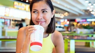 woman in mall food court xCNCw.width .jpg