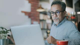 Older man sitting in coffee shop bOGmm.width .jpg