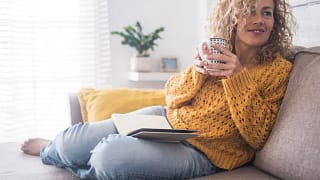 Woman drinking coffee on couch ojqxmOT.width .jpg