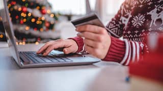Online shopping credit card holidays.width .jpg