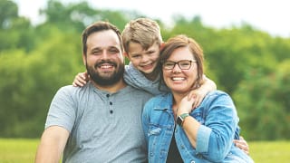 getty family with one kid in park.jpg