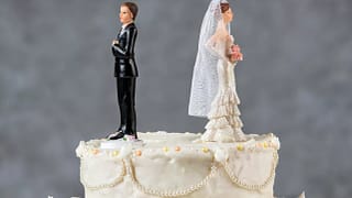 bride and groom figurines facing away from each other on top of wedding cake divorce marriage x afb.jpg