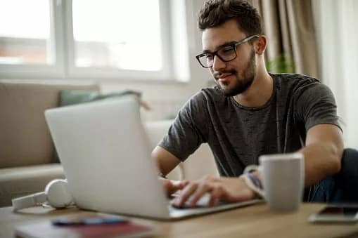YoungManLookingAtLaptop.width hrNiH.jpg