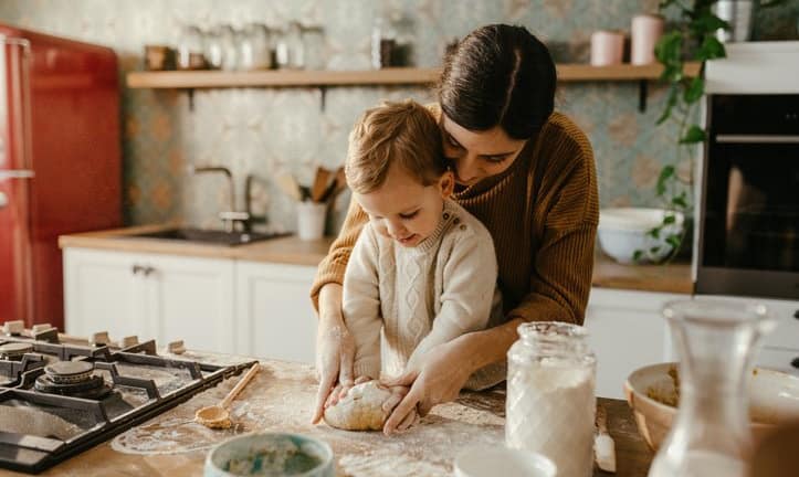 mom and toddler cooking vwcTyg.width .jpg