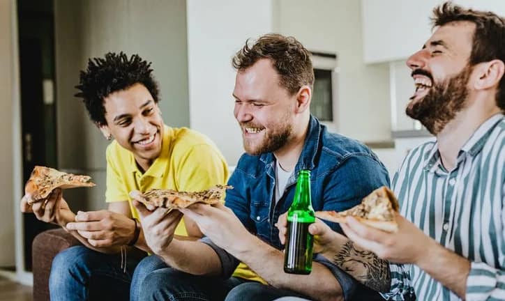 three men eating pizza on couch JdPlwJA.width .jpg