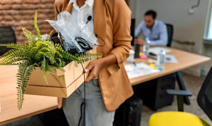 woman leaving office with box oXLGUKN uxkHRi.width .jpg