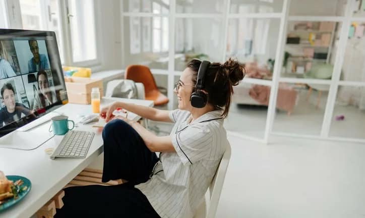 woman wokring from home CrPRAq.width .jpg