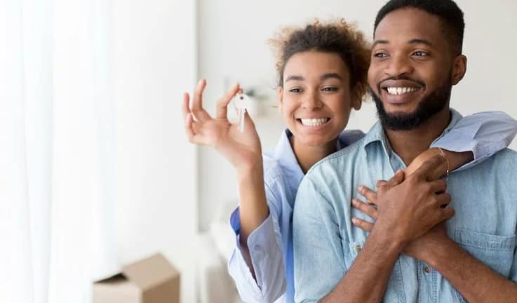 couple with new keys dDpFwpV WgDAyIN.width .jpg
