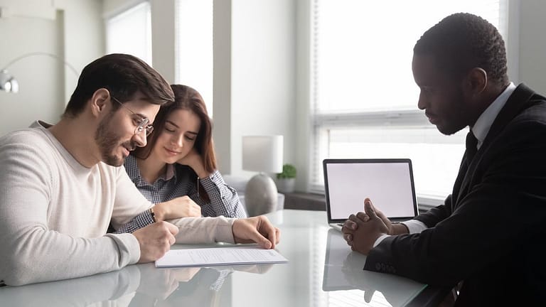Couple signing paperwork with an agent ooiUfy.width