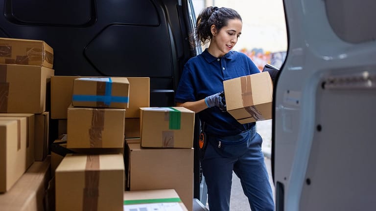 woman delivery truck fCsHPg.width